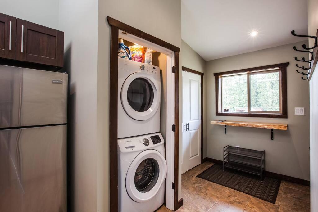 The Best 2 Bedrooms Suite In Revelstoke! Buitenkant foto