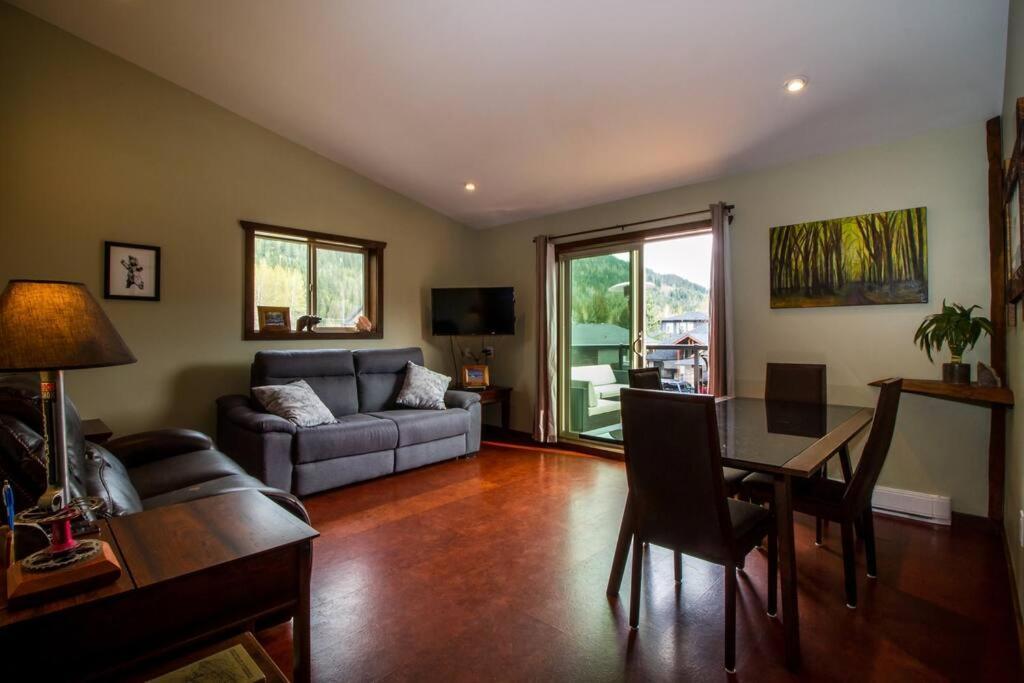 The Best 2 Bedrooms Suite In Revelstoke! Buitenkant foto