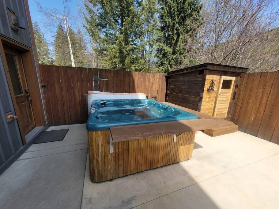 The Best 2 Bedrooms Suite In Revelstoke! Buitenkant foto