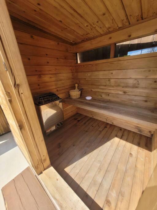 The Best 2 Bedrooms Suite In Revelstoke! Buitenkant foto